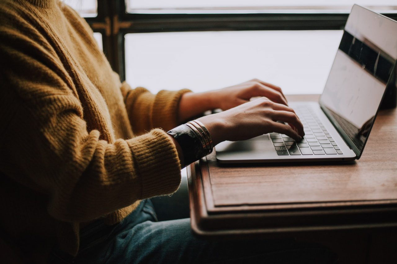 To attract more customers, it's crucial to take special care with every detail and publicity. We share with you tips to boost your online photography business.